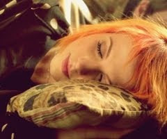 Paramore-Picspam-Only-exception-hayley-williams-12911453-800-440_thumb.jpg