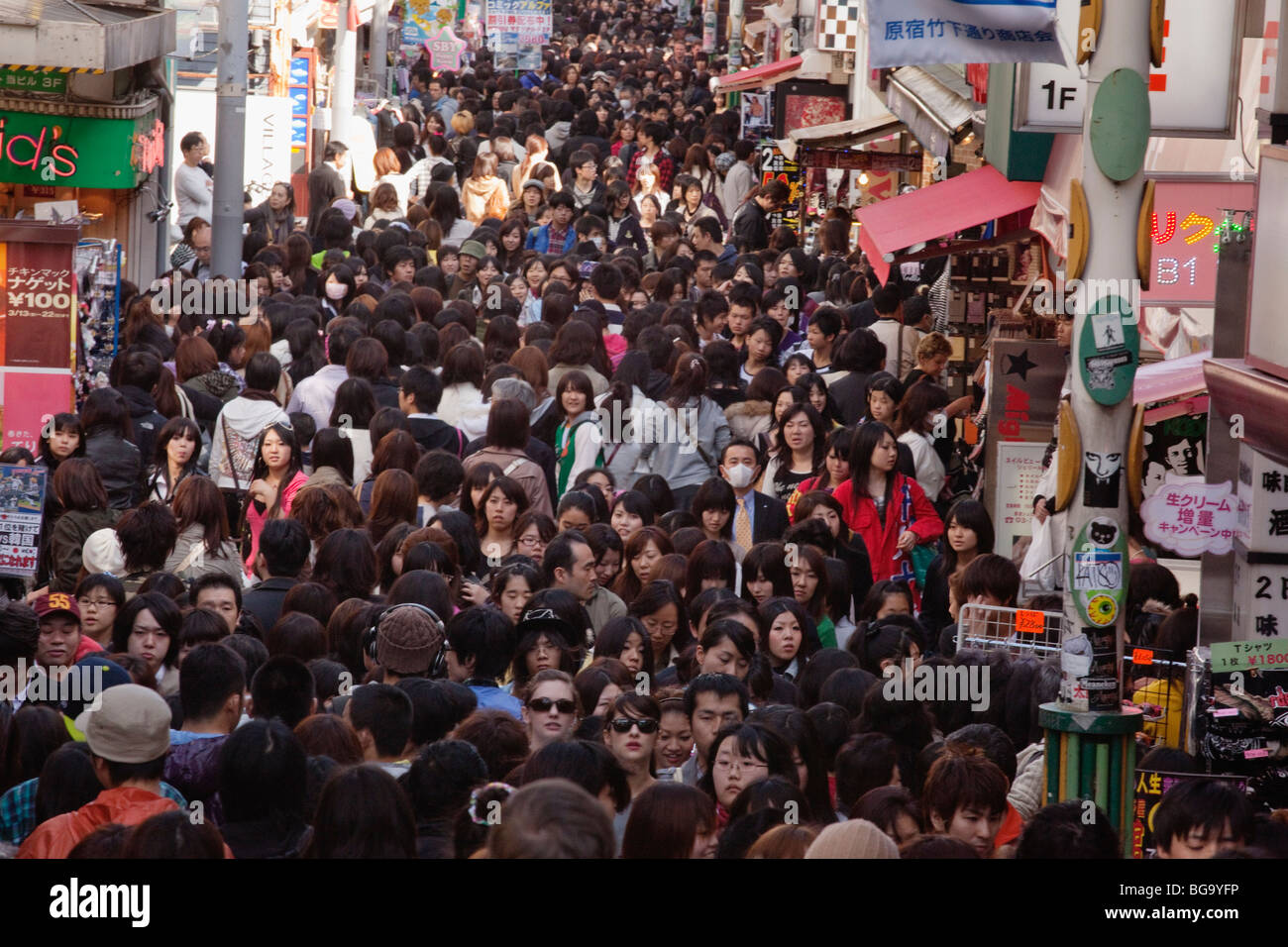 crowd-of-people-on-takeshita-street-harajuku-tokyo-japan-BG9YFP.jpg