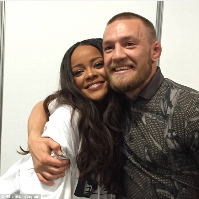35896A0800000578-3654006-Conor_Mcgregor_met_up_with_pop_superstar_Rihanna_after_she_kicke-a-17_1466585778744.jpg