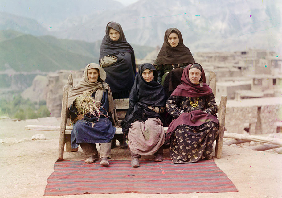 6-A-group-of-women-in-Dagestan-ca.-1910.jpg
