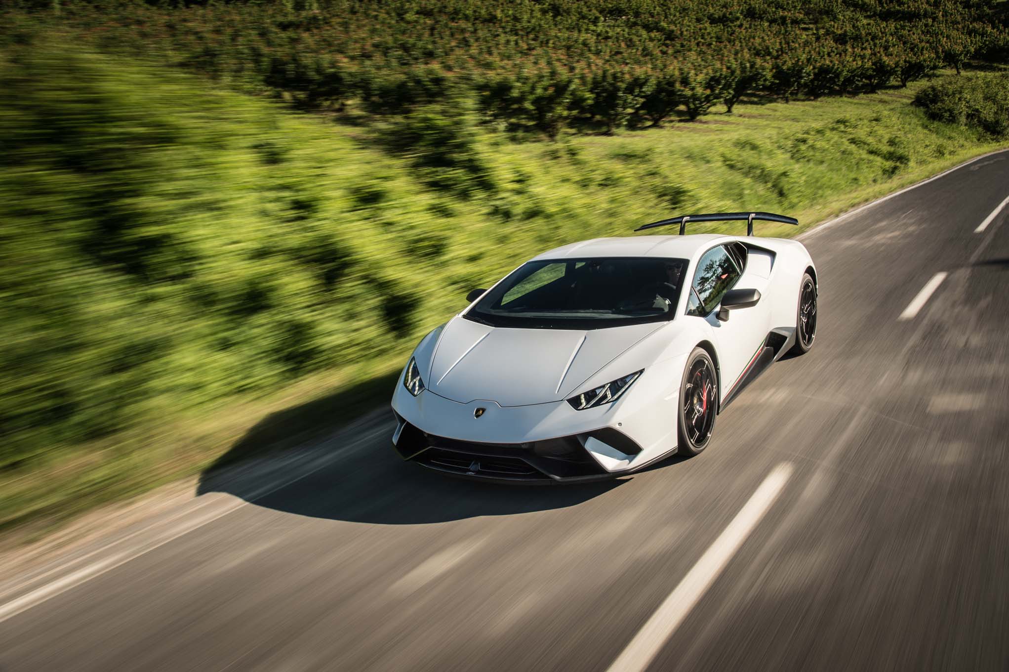 2018-Lamborghini-Huracan-Performante-front-three-quarter-in-motion-02.jpg